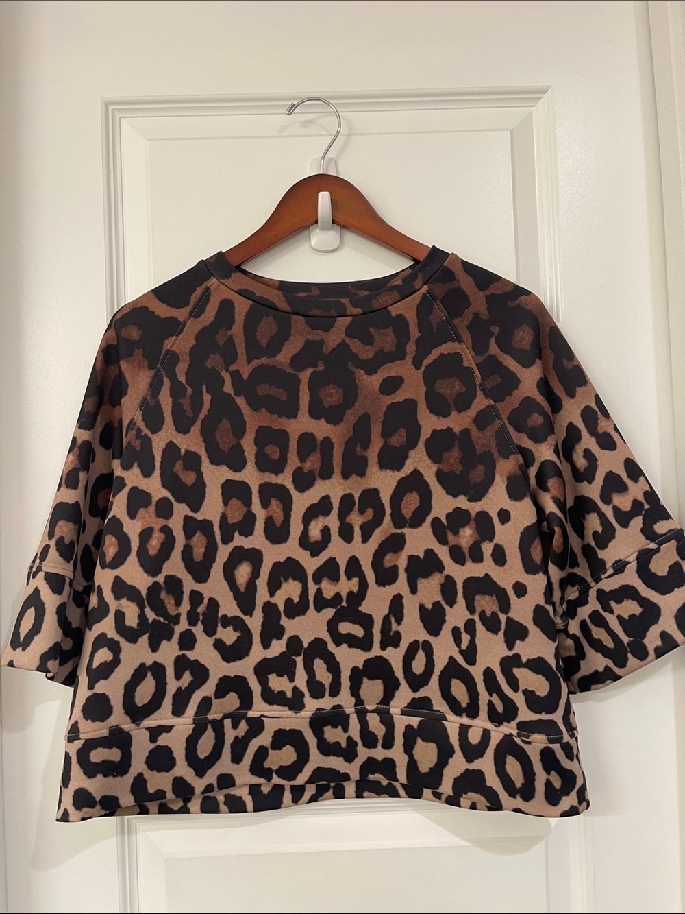 T Tahari Brown & Black Leopard Print Short Sleeve Sweatshirt